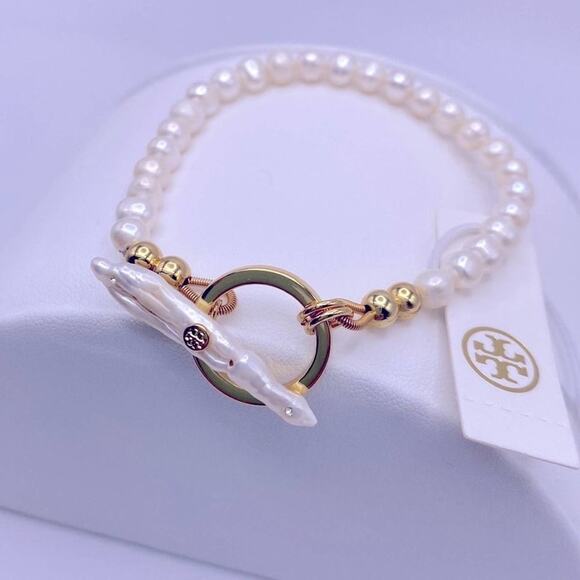 NWT Tory Burch Gold Logo Fresh Water Pearl Toggle Bracelet - Picture 7 of 14